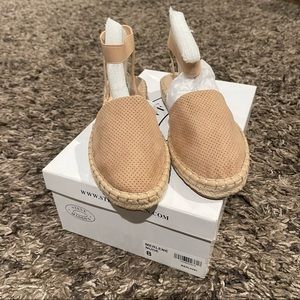 BRAN NEW NUDE STEVE MADDEN SHOES!